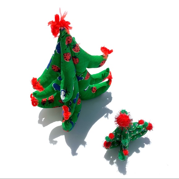 pair of Vintage 3D Stuffed Fabric Christmas Trees Green Red handmade - Picture 6 of 7